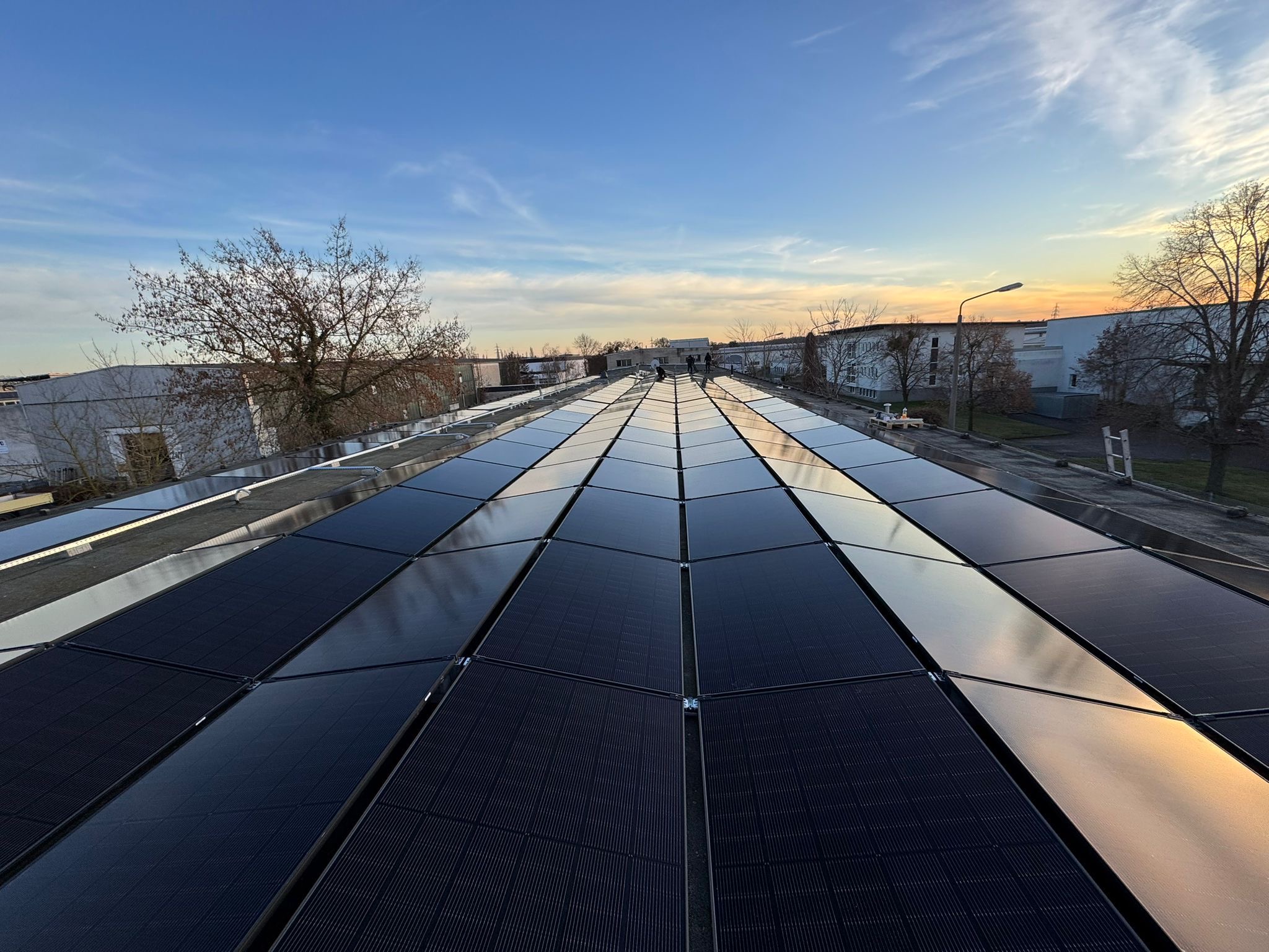 Solarmodule auf Gewerbedach